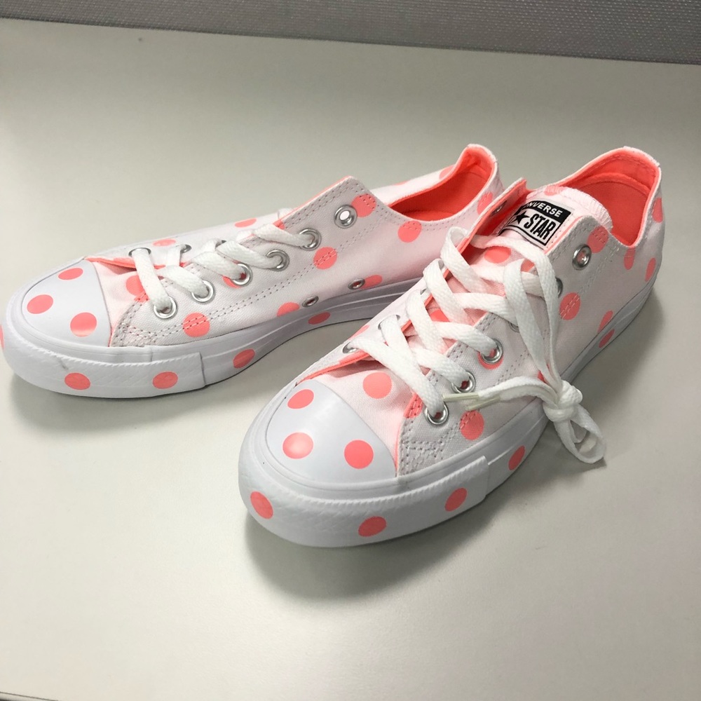 Polka dot Converse chuck taylor sneakers